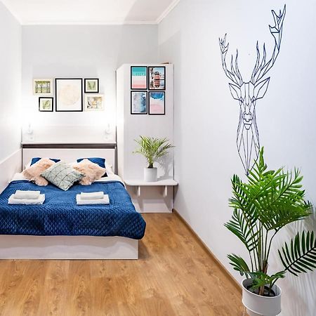 Rainbow Apartment Near Rynok Sq Lviv Ngoại thất bức ảnh