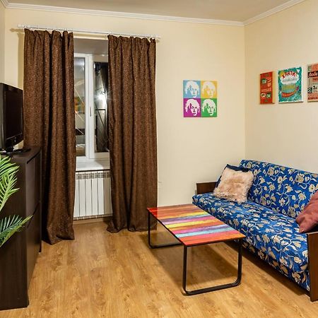 Rainbow Apartment Near Rynok Sq Lviv Ngoại thất bức ảnh