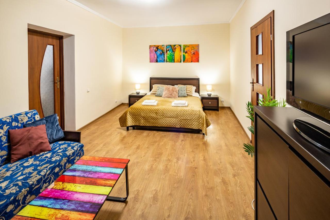 Rainbow Apartment Near Rynok Sq Lviv Ngoại thất bức ảnh